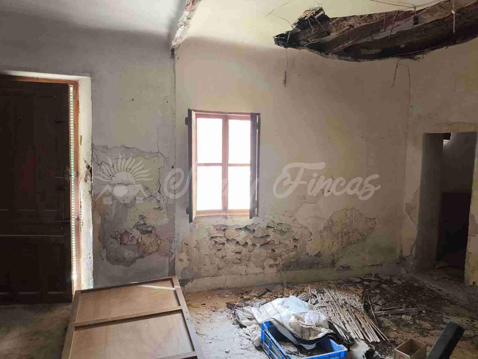 6 soverom Finca/Herregård til salgs i La Romana med svømmebasseng garasje - € 110 000 (Ref: 9646349)