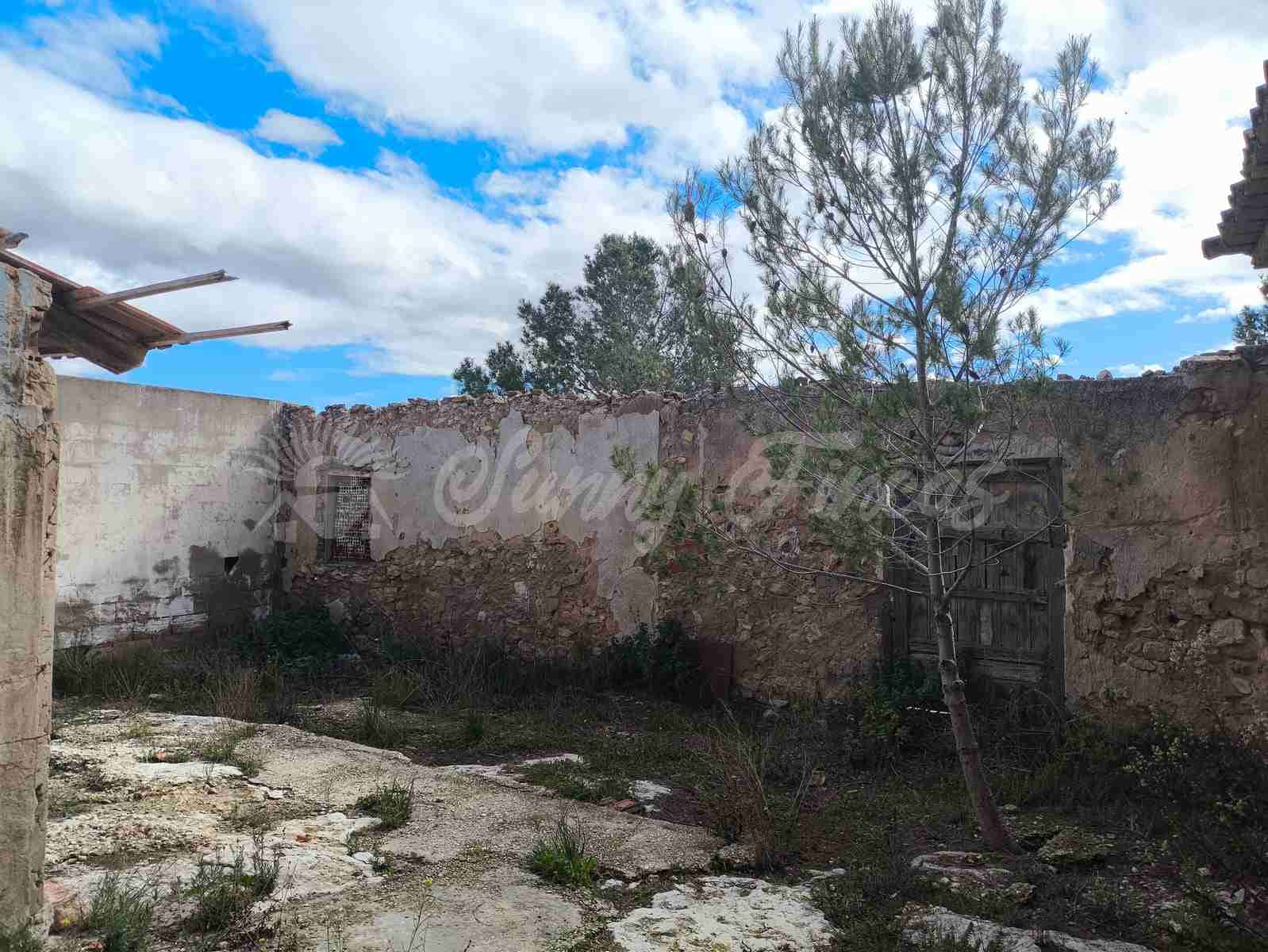 6 soverom Finca/Herregård til salgs i La Romana med svømmebasseng garasje - € 110 000 (Ref: 9646349)