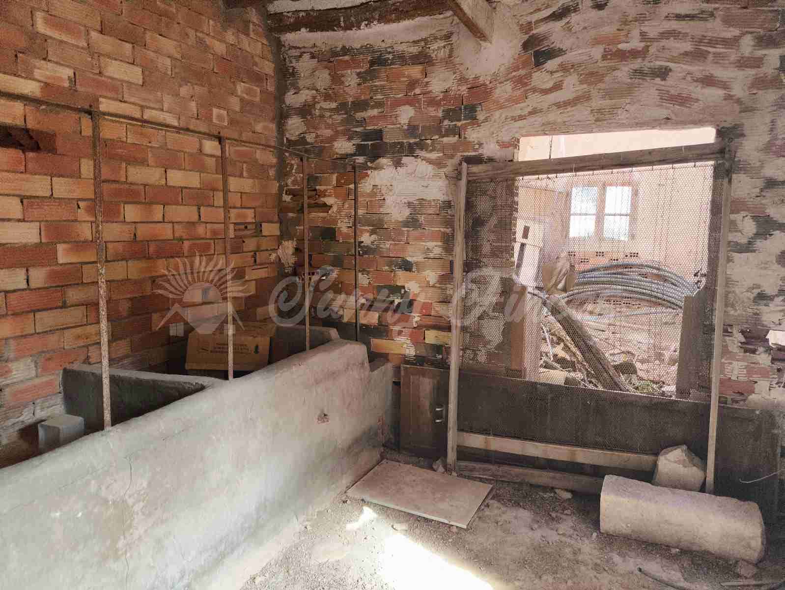 6 soverom Finca/Herregård til salgs i La Romana med svømmebasseng garasje - € 110 000 (Ref: 9646349)