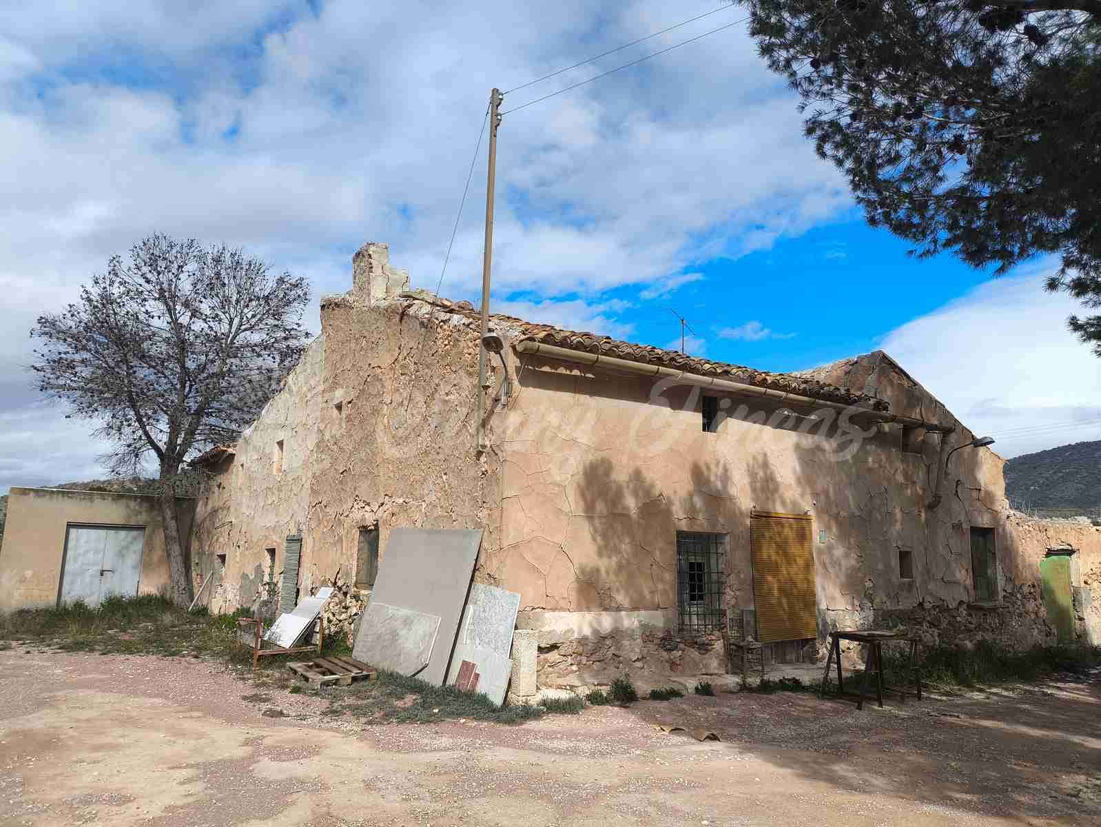 6 soverom Finca/Herregård til salgs i La Romana med svømmebasseng garasje - € 110 000 (Ref: 9646349)