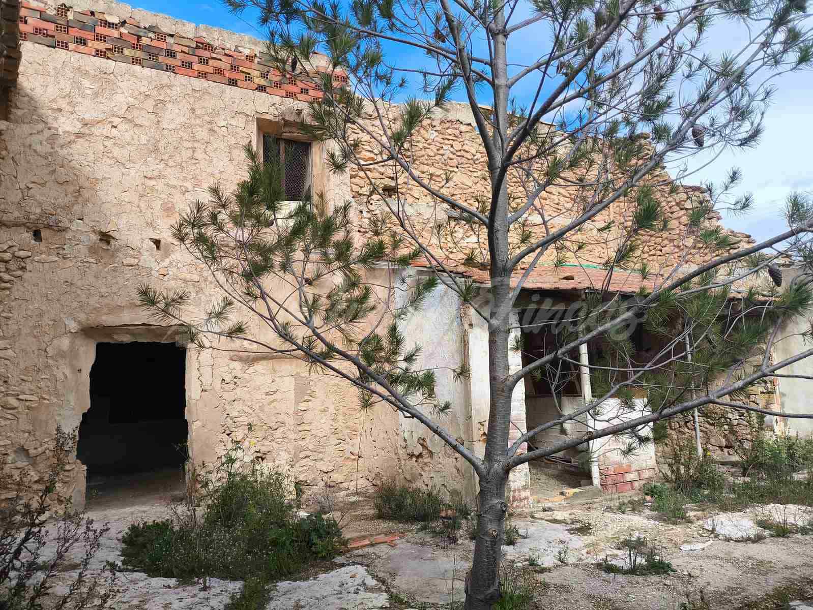 6 soverom Finca/Herregård til salgs i La Romana med svømmebasseng garasje - € 110 000 (Ref: 9646349)