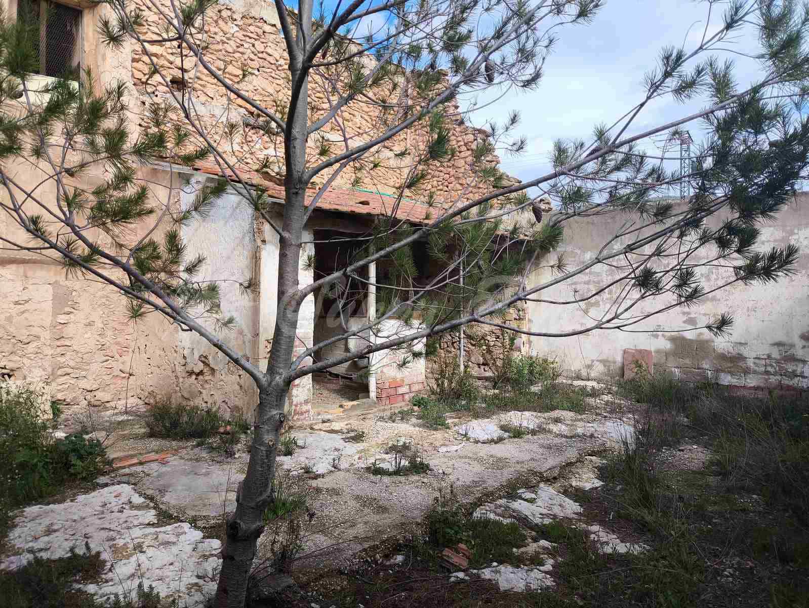 6 soverom Finca/Herregård til salgs i La Romana med svømmebasseng garasje - € 110 000 (Ref: 9646349)