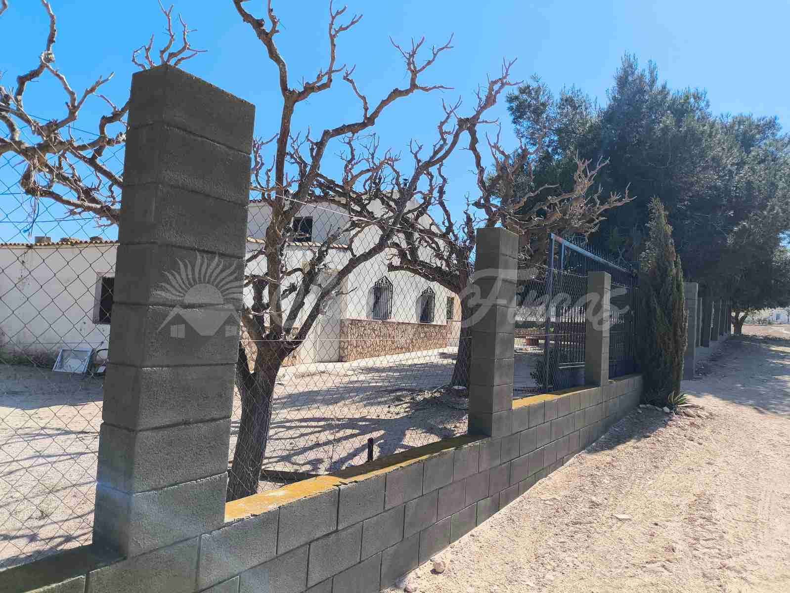 3 chambre Finca/Maison de Campagne à vendre à Villena avec piscine garage - 159 000 € (Ref: 9650599)