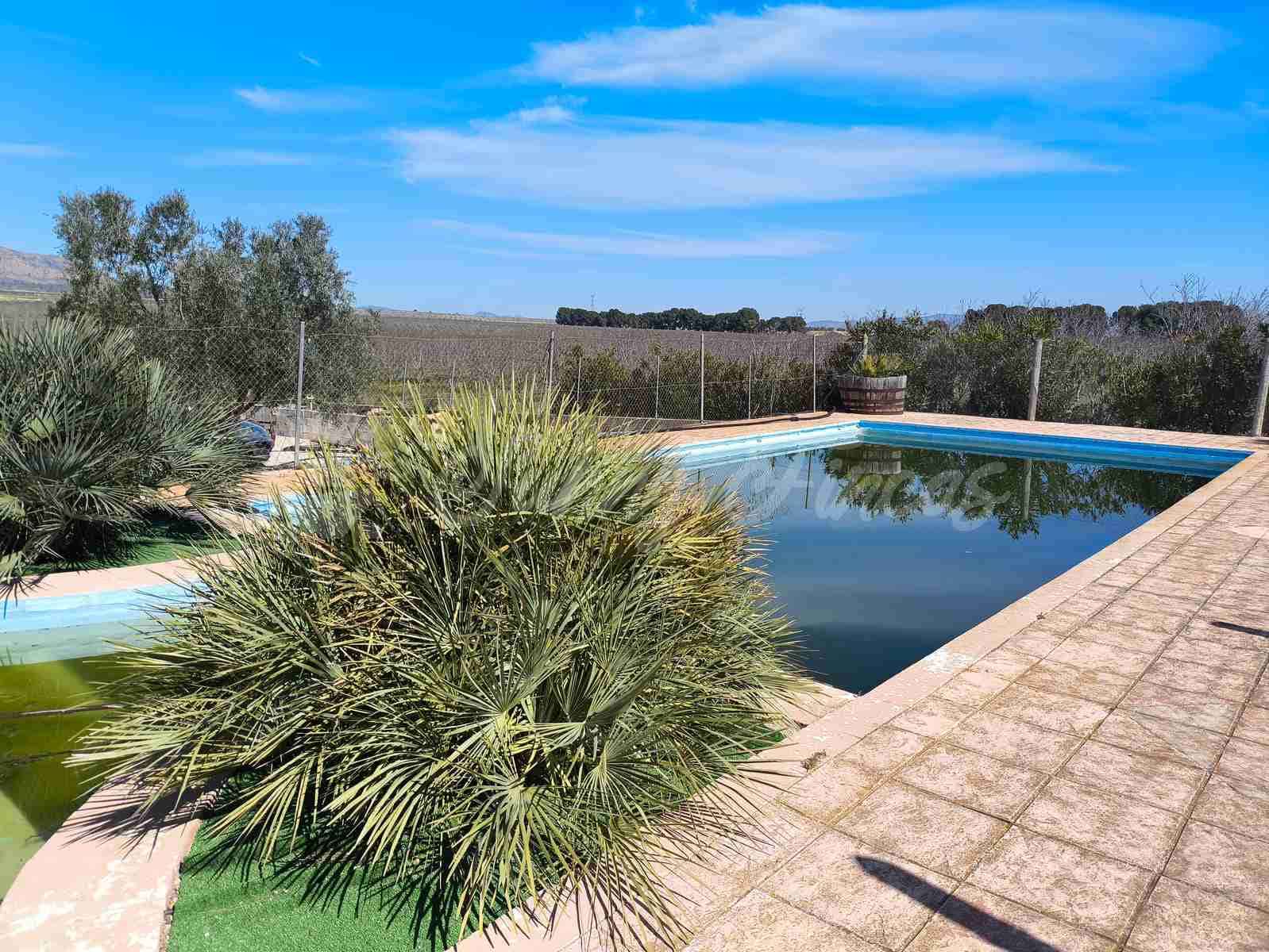 3 chambre Finca/Maison de Campagne à vendre à Villena avec piscine garage - 159 000 € (Ref: 9650599)