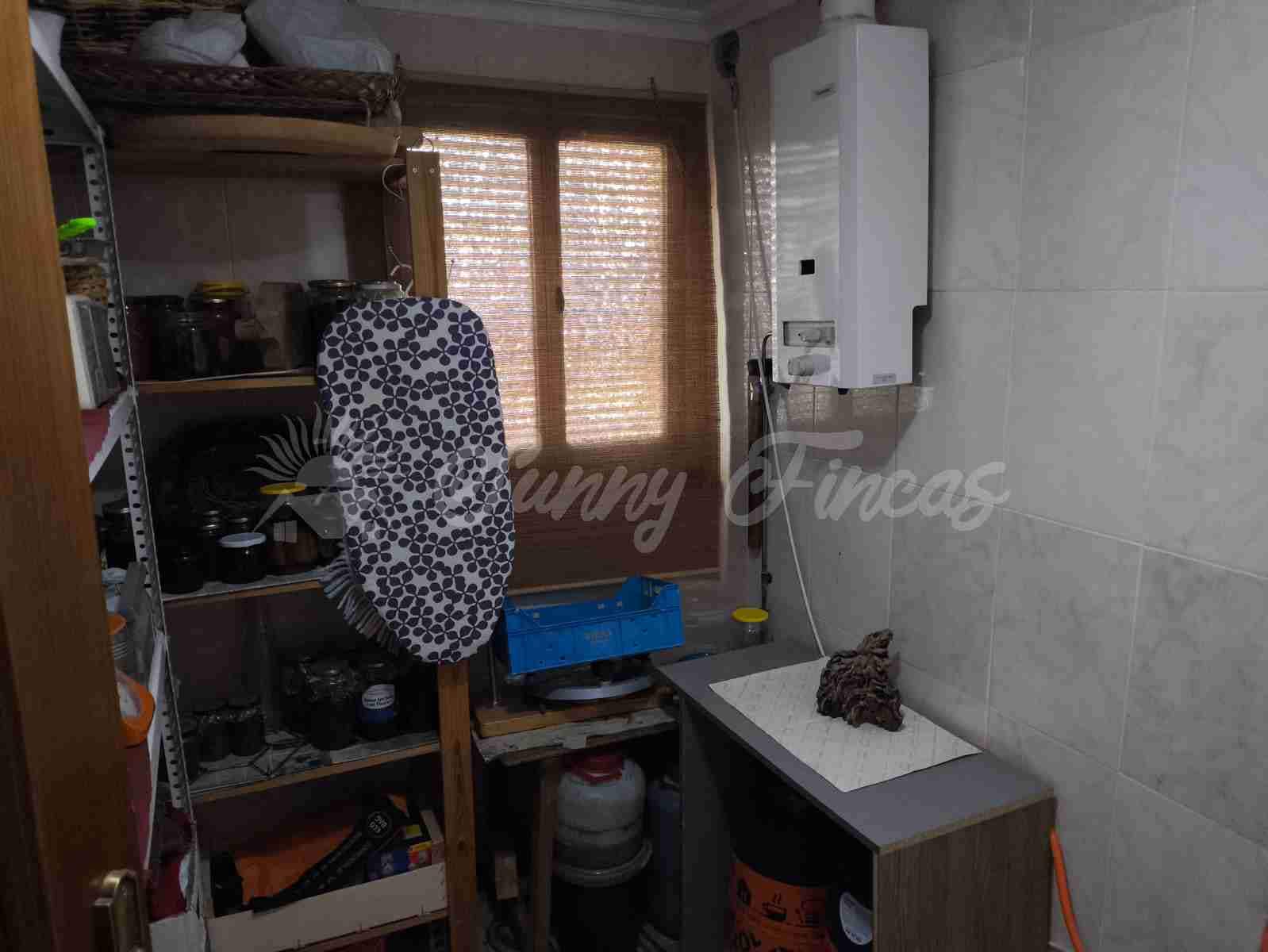 3 chambre Finca/Maison de Campagne à vendre à Villena avec piscine garage - 159 000 € (Ref: 9650599)