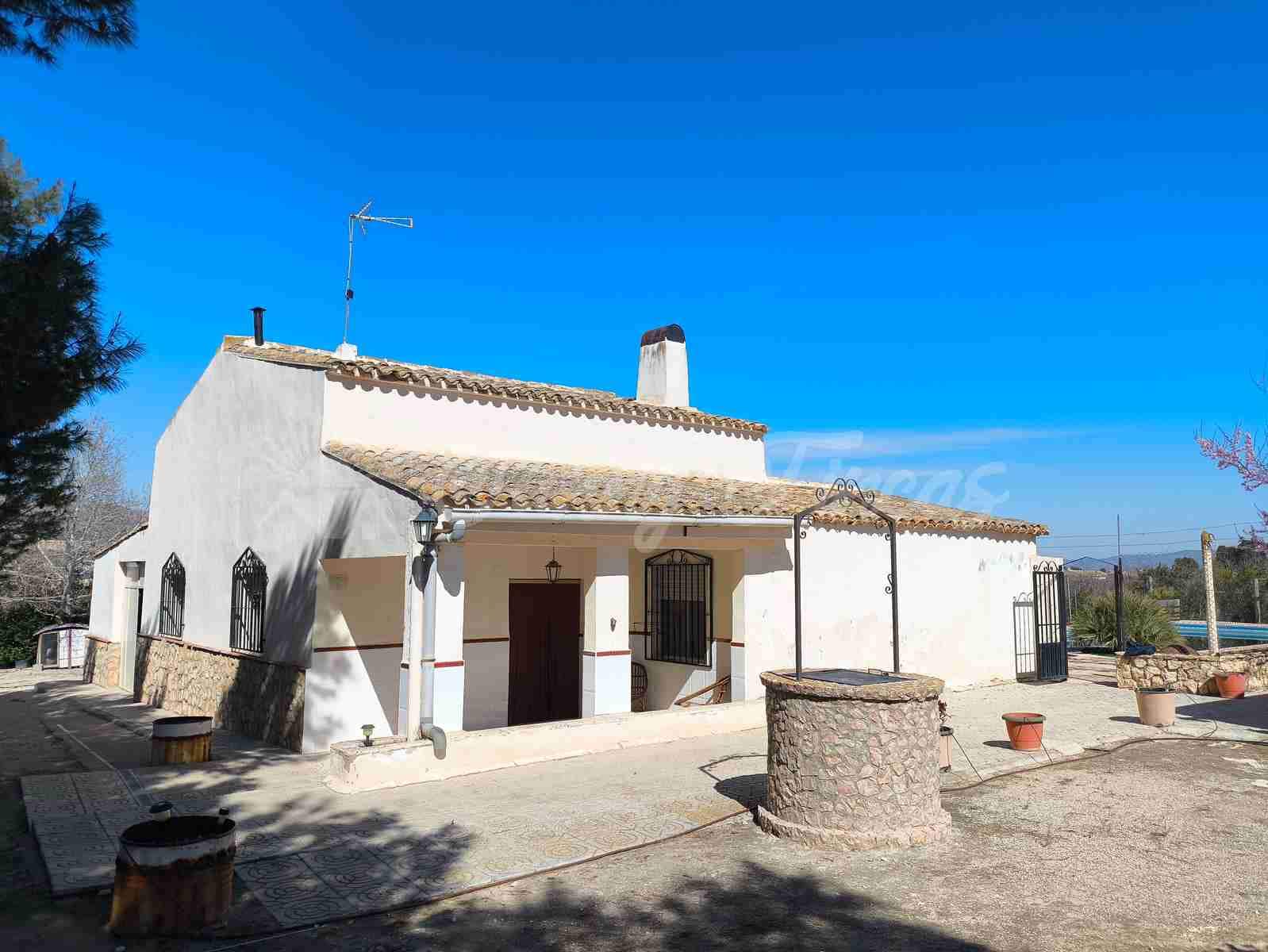 3 chambre Finca/Maison de Campagne à vendre à Villena avec piscine garage - 159 000 € (Ref: 9650599)
