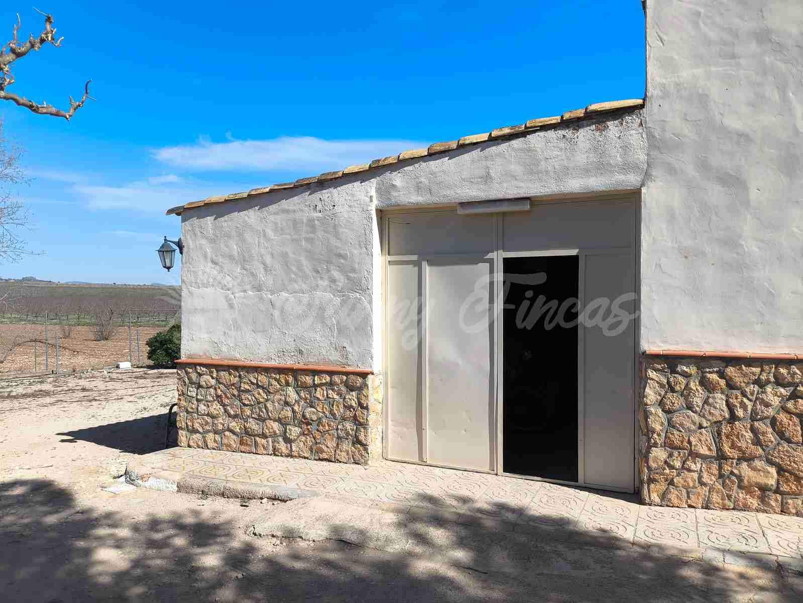 3 chambre Finca/Maison de Campagne à vendre à Villena avec piscine garage - 159 000 € (Ref: 9650599)