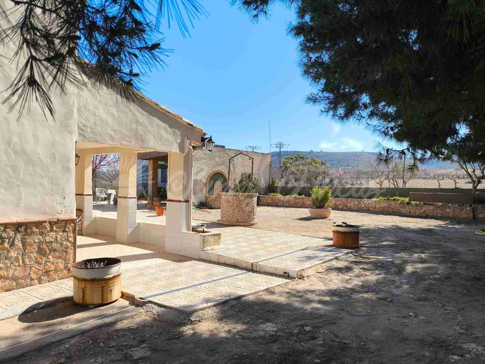 3 chambre Finca/Maison de Campagne à vendre à Villena avec piscine garage - 159 000 € (Ref: 9650599)