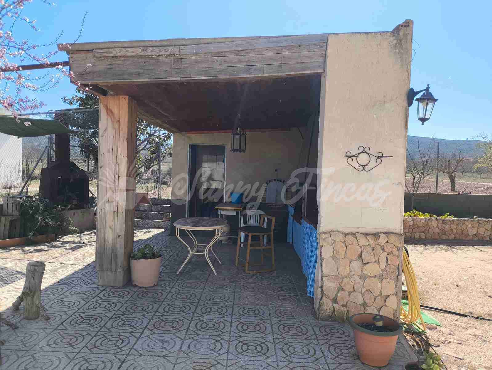 3 chambre Finca/Maison de Campagne à vendre à Villena avec piscine garage - 159 000 € (Ref: 9650599)