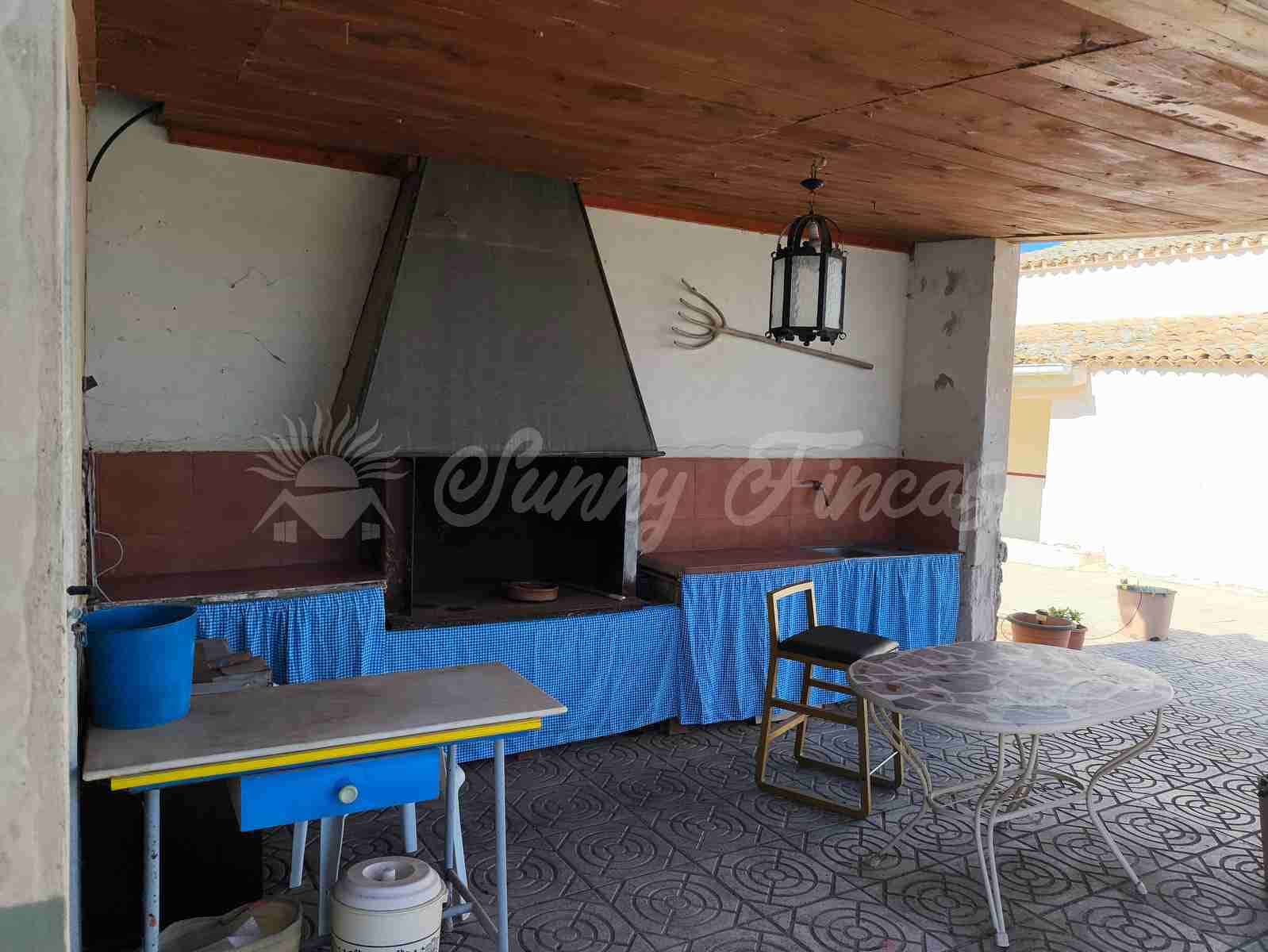 3 chambre Finca/Maison de Campagne à vendre à Villena avec piscine garage - 159 000 € (Ref: 9650599)