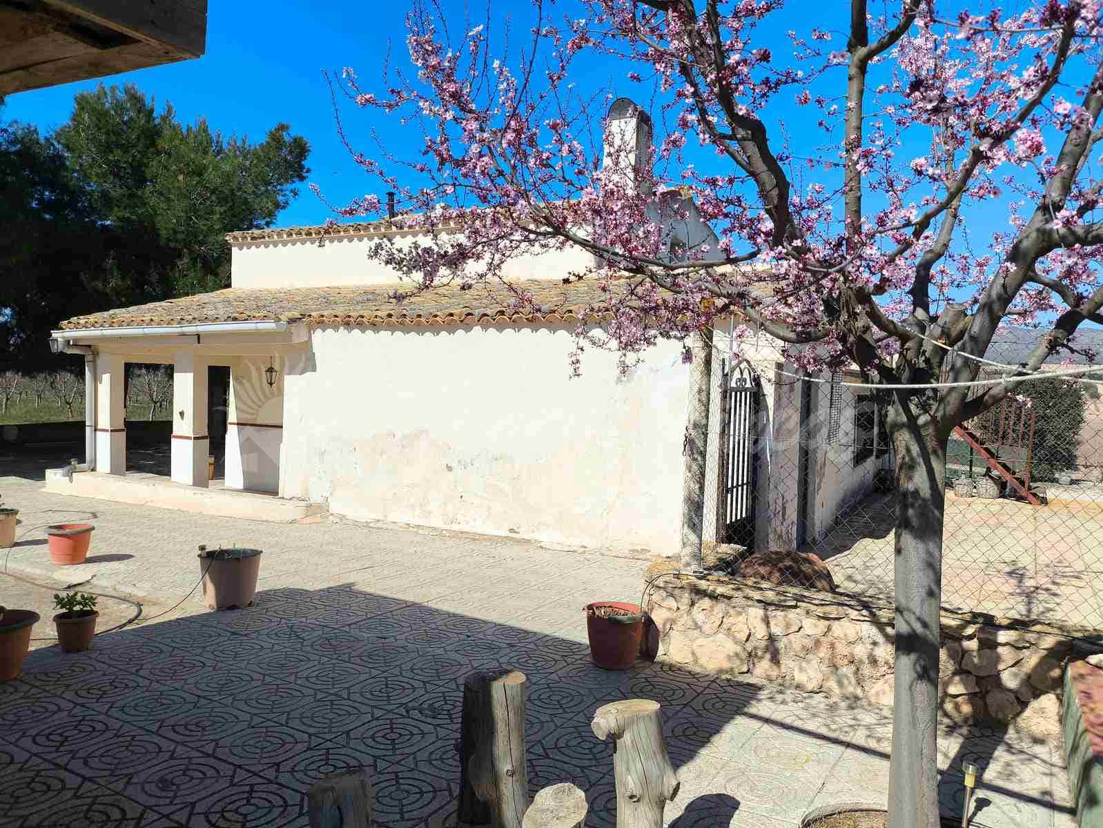 3 chambre Finca/Maison de Campagne à vendre à Villena avec piscine garage - 159 000 € (Ref: 9650599)