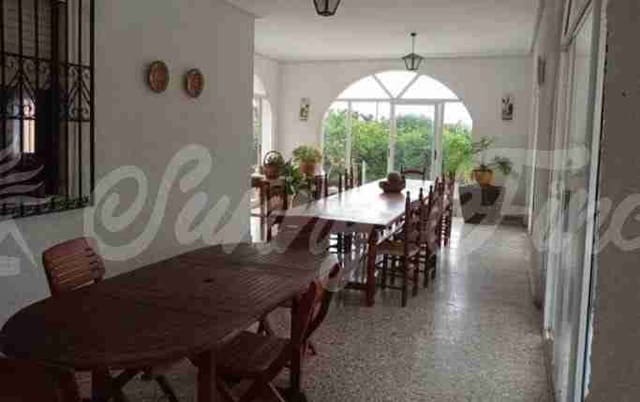 6 slaapkamer Villa te koop in Jubalcoy / Jubalcoi, Elche / Elx met garage - € 350.000 (Ref: 9723472)