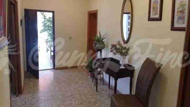 6 slaapkamer Villa te koop in Jubalcoy / Jubalcoi, Elche / Elx met garage - € 350.000 (Ref: 9723472)