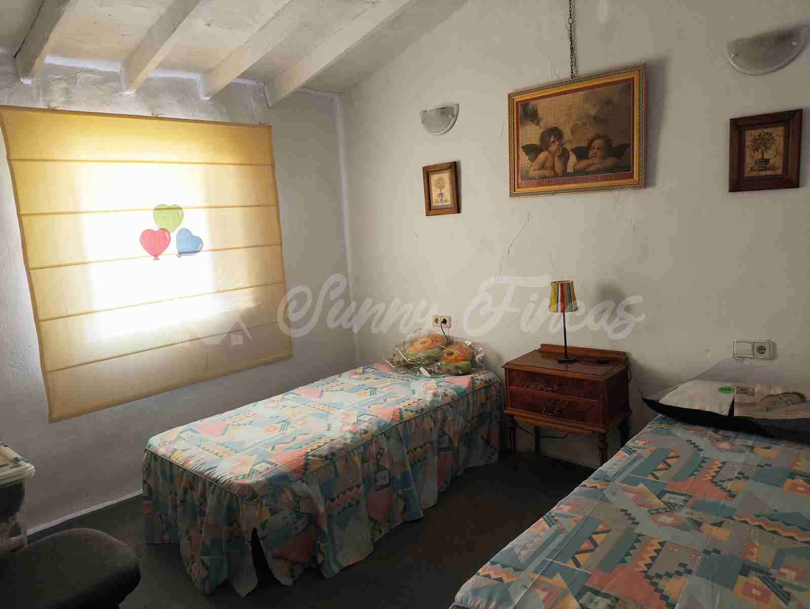 2 bedroom Finca/Country House for sale in Jumilla - € 58,000 (Ref: 9841087)