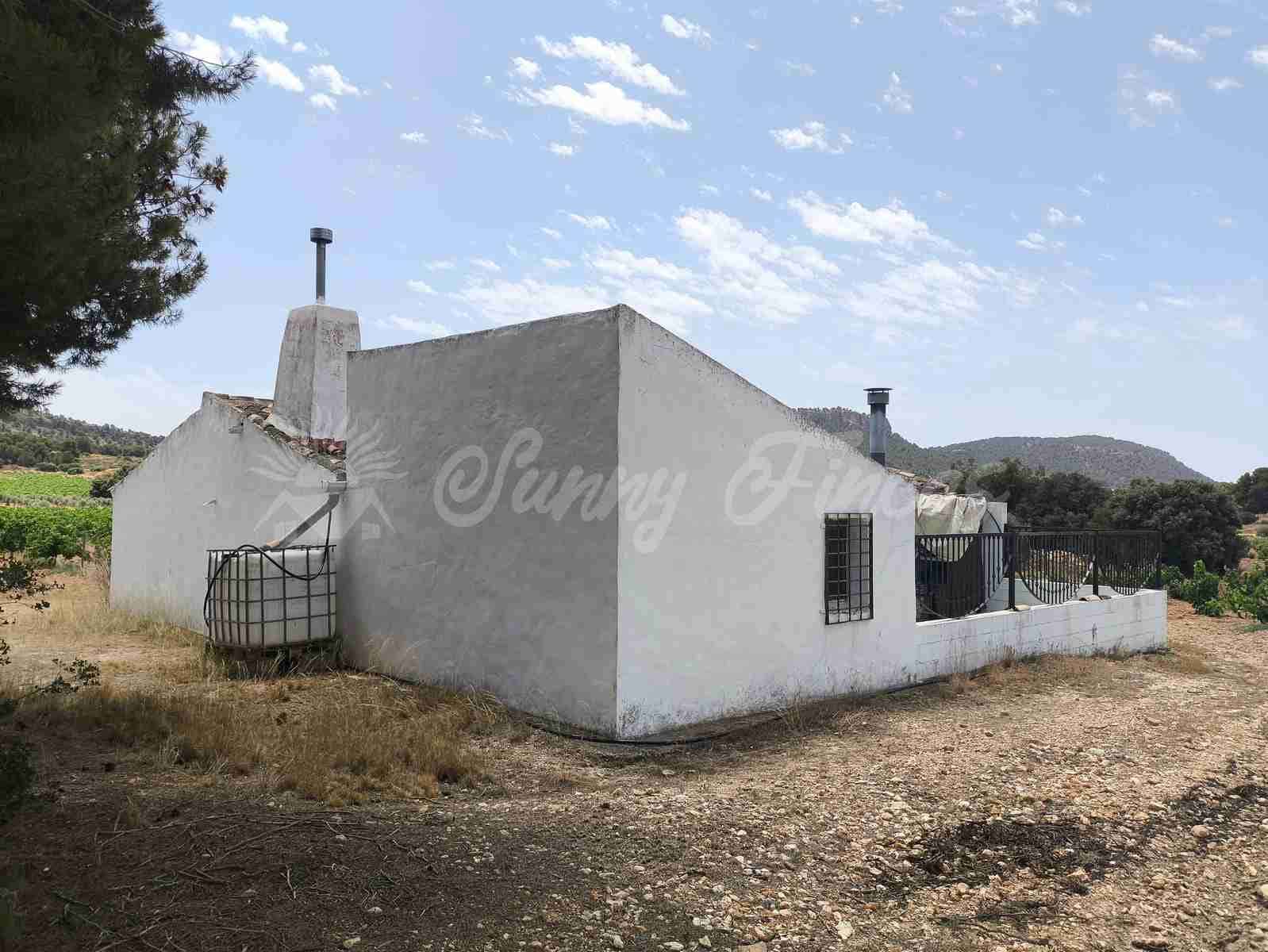 2 bedroom Finca/Country House for sale in Jumilla - € 58,000 (Ref: 9841087)