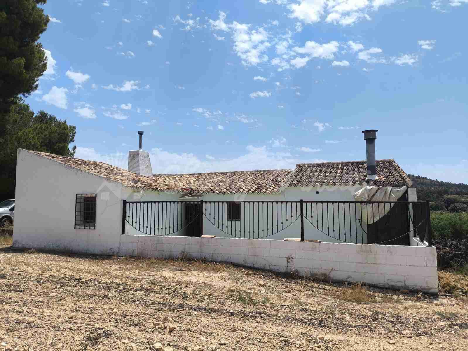 2 bedroom Finca/Country House for sale in Jumilla - € 58,000 (Ref: 9841087)