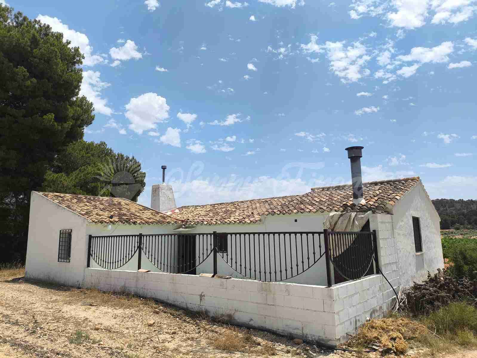 2 bedroom Finca/Country House for sale in Jumilla - € 58,000 (Ref: 9841087)