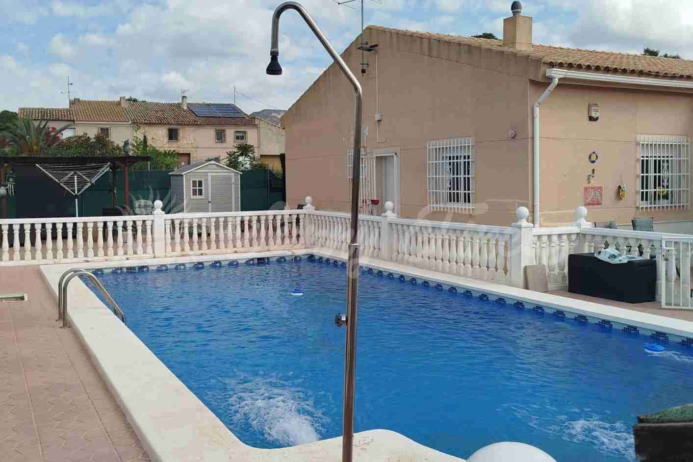 3 quarto Moradia em Banda para venda em La Romana com piscina garagem - 290 000 € (Ref: 9844045)