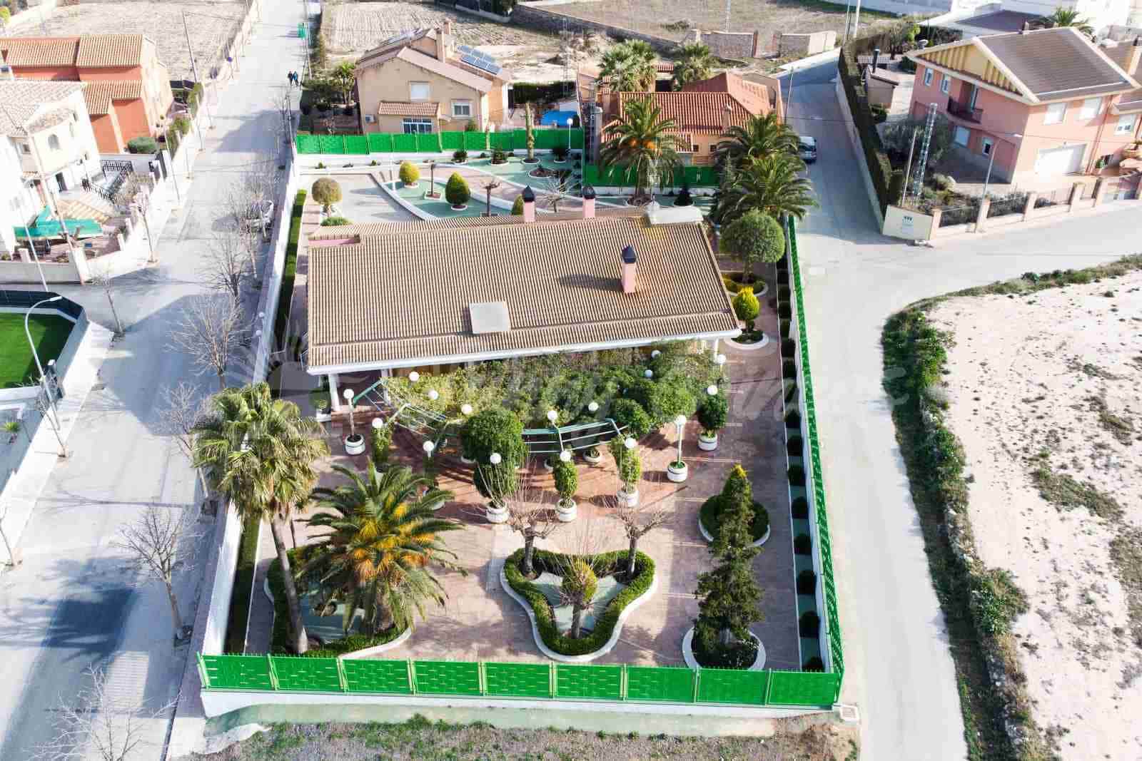 5 bedroom Terraced Villa for sale in Caudete with garage - € 489,000 (Ref: 9848374)