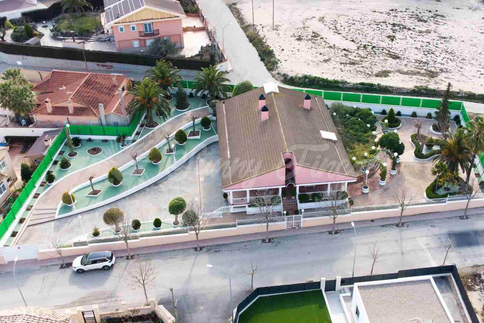 5 bedroom Terraced Villa for sale in Caudete with garage - € 489,000 (Ref: 9848374)