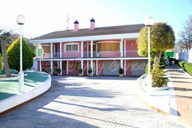5 bedroom Terraced Villa for sale in Caudete with garage - € 489,000 (Ref: 9848374)