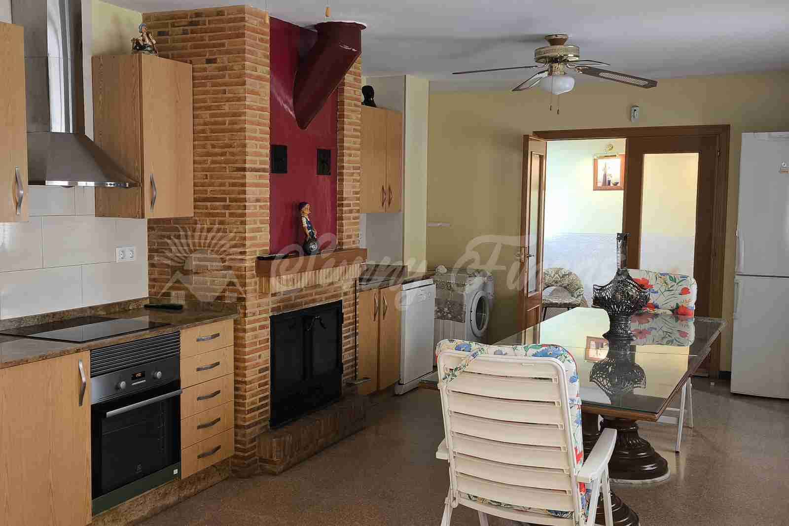 5 bedroom Terraced Villa for sale in Caudete with garage - € 489,000 (Ref: 9848374)