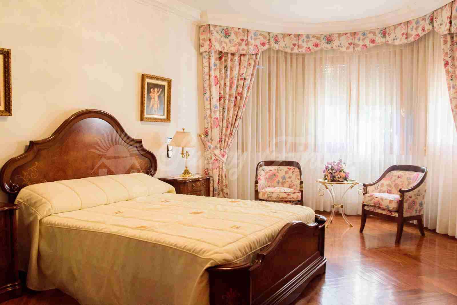 5 bedroom Terraced Villa for sale in Caudete with garage - € 489,000 (Ref: 9848374)