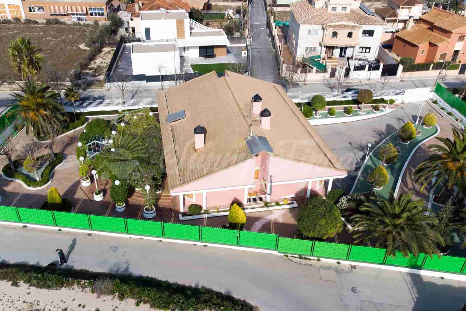 5 bedroom Terraced Villa for sale in Caudete with garage - € 489,000 (Ref: 9848374)