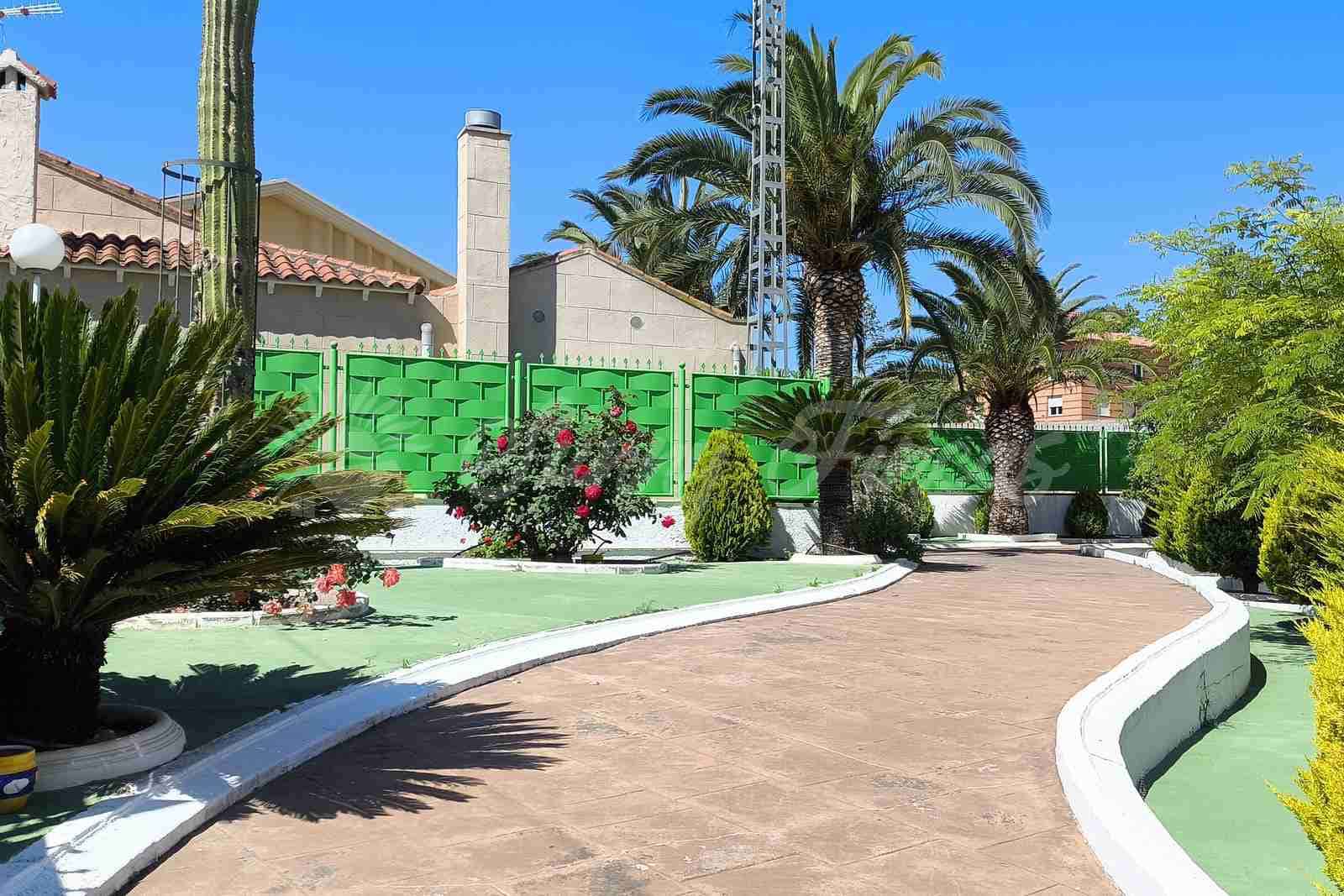 5 bedroom Terraced Villa for sale in Caudete with garage - € 489,000 (Ref: 9848374)