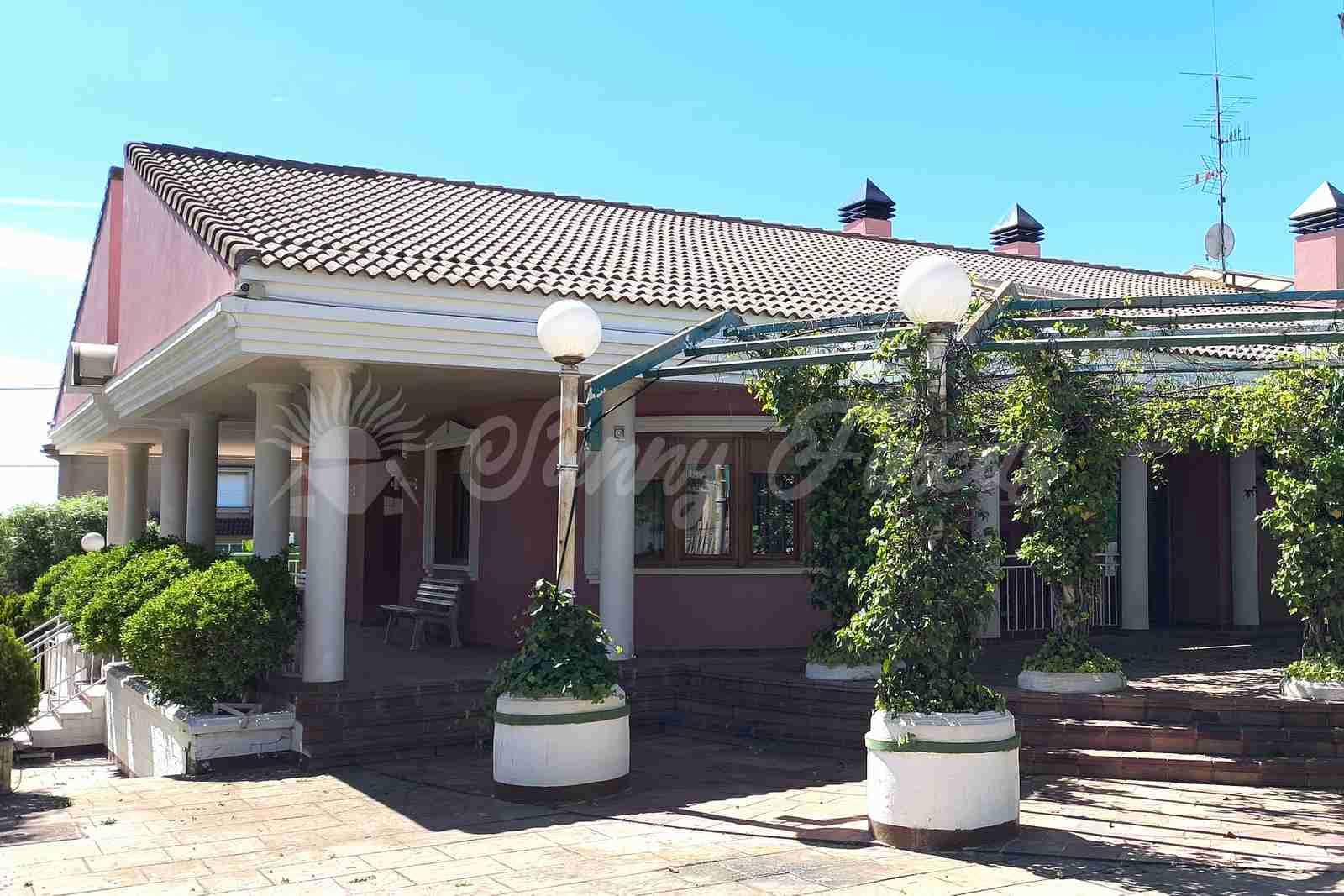 5 bedroom Terraced Villa for sale in Caudete with garage - € 489,000 (Ref: 9848374)