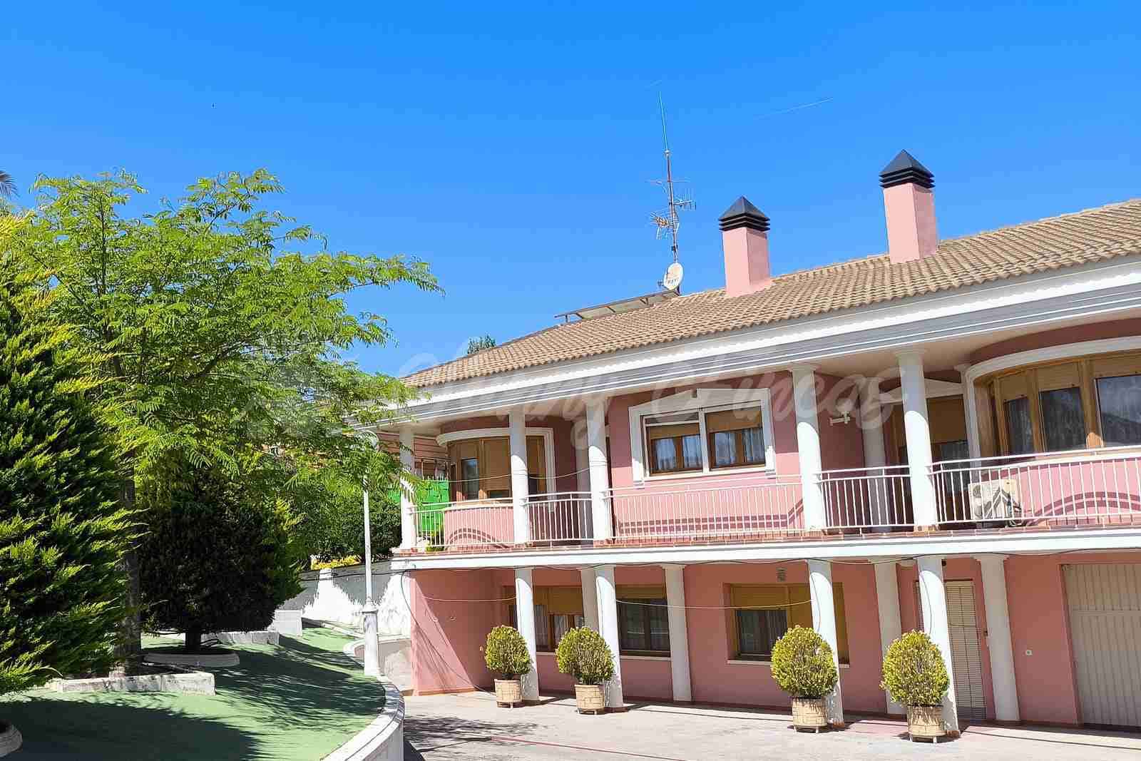 5 bedroom Terraced Villa for sale in Caudete with garage - € 489,000 (Ref: 9848374)