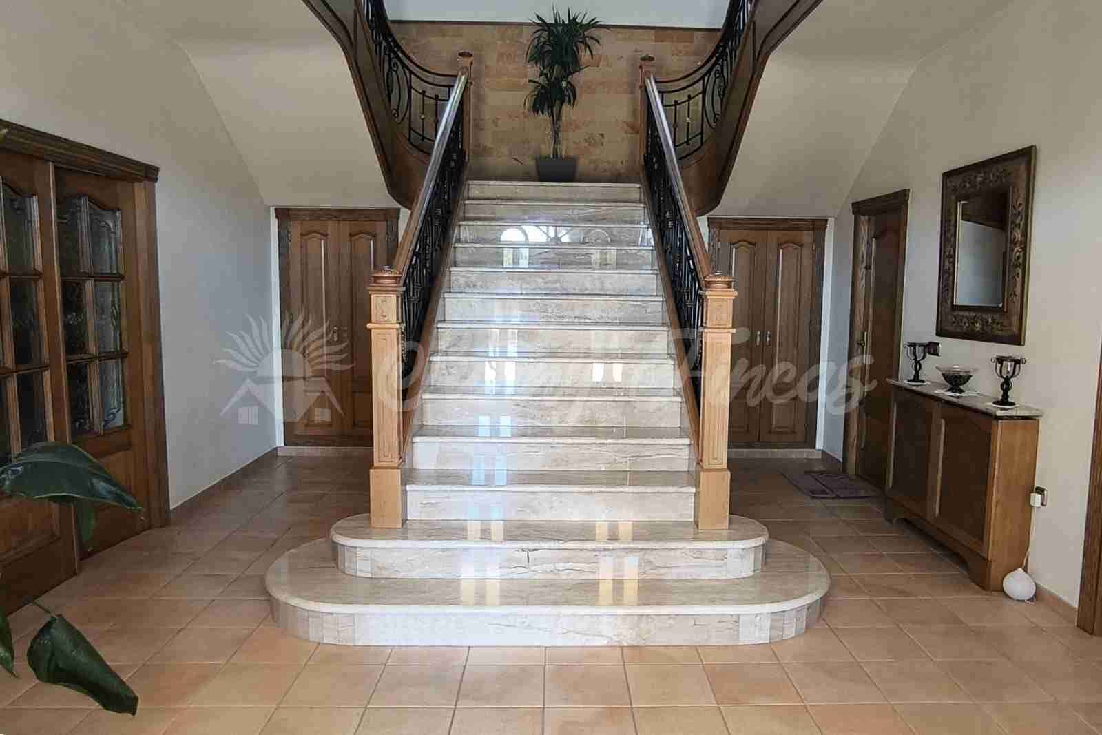 5 bedroom Terraced Villa for sale in Yecla with pool garage - € 649,000 (Ref: 9866229)