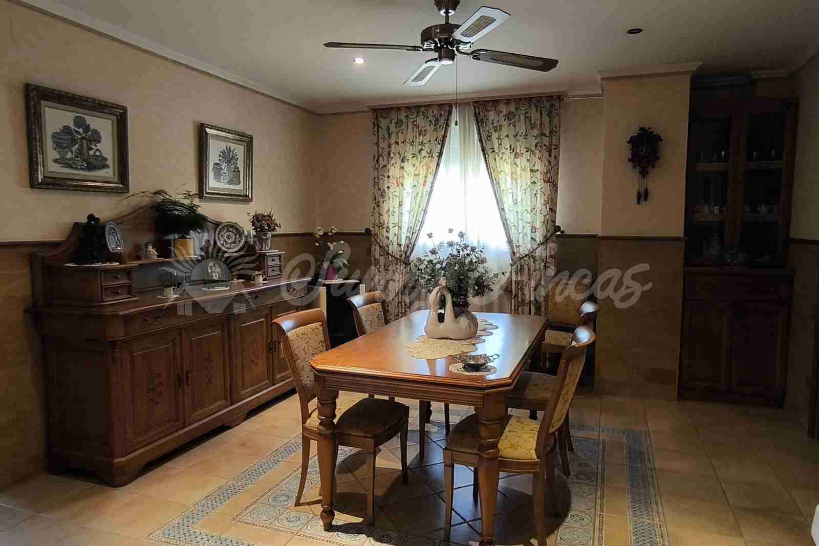 5 bedroom Terraced Villa for sale in Yecla with pool garage - € 649,000 (Ref: 9866229)