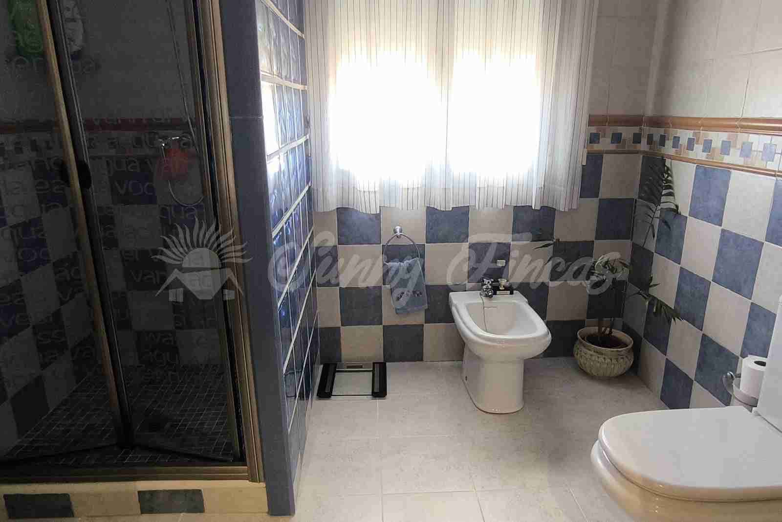 5 bedroom Terraced Villa for sale in Yecla with pool garage - € 649,000 (Ref: 9866229)