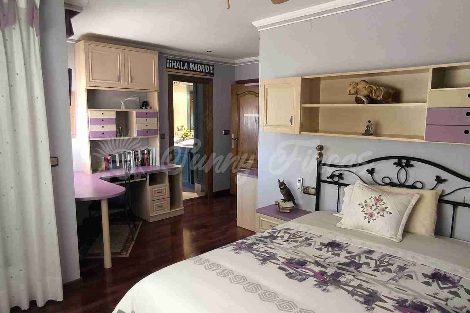 5 bedroom Terraced Villa for sale in Yecla with pool garage - € 649,000 (Ref: 9866229)