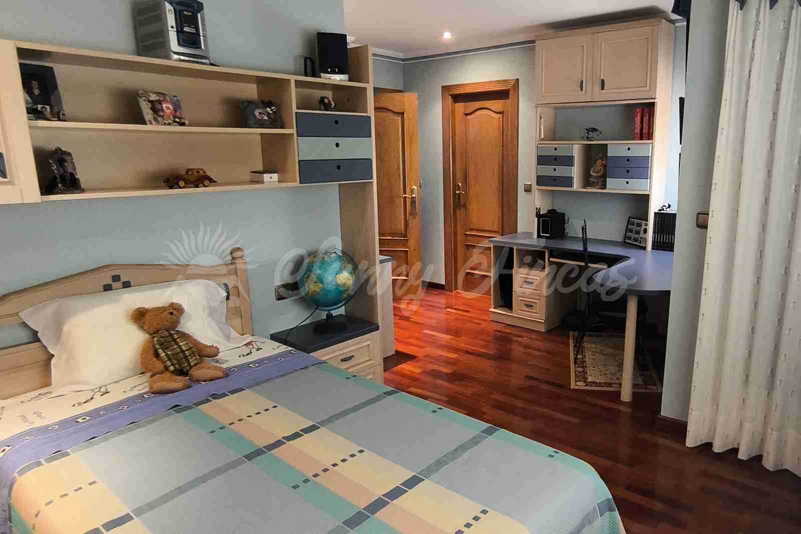 5 bedroom Terraced Villa for sale in Yecla with pool garage - € 649,000 (Ref: 9866229)