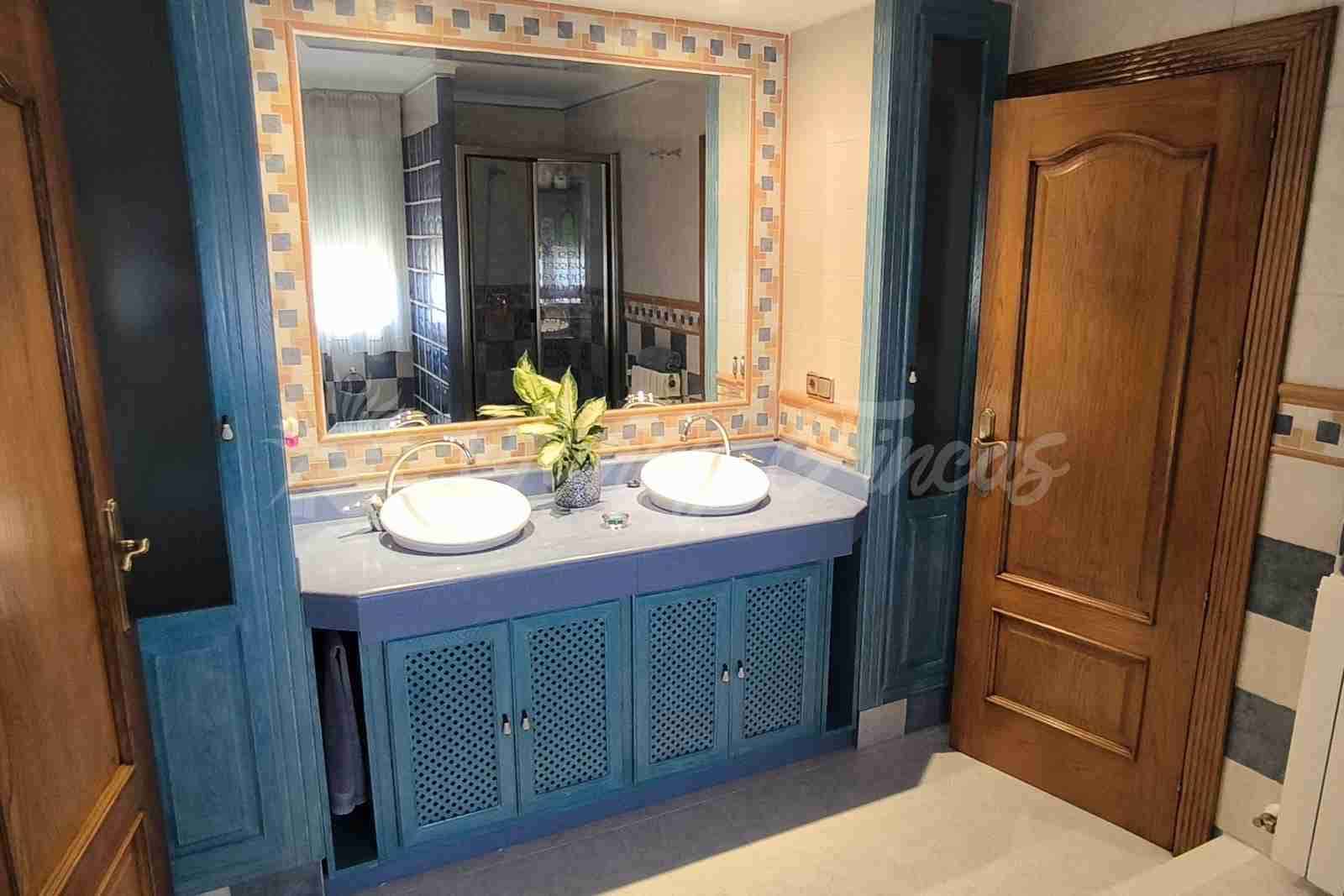 5 bedroom Terraced Villa for sale in Yecla with pool garage - € 649,000 (Ref: 9866229)