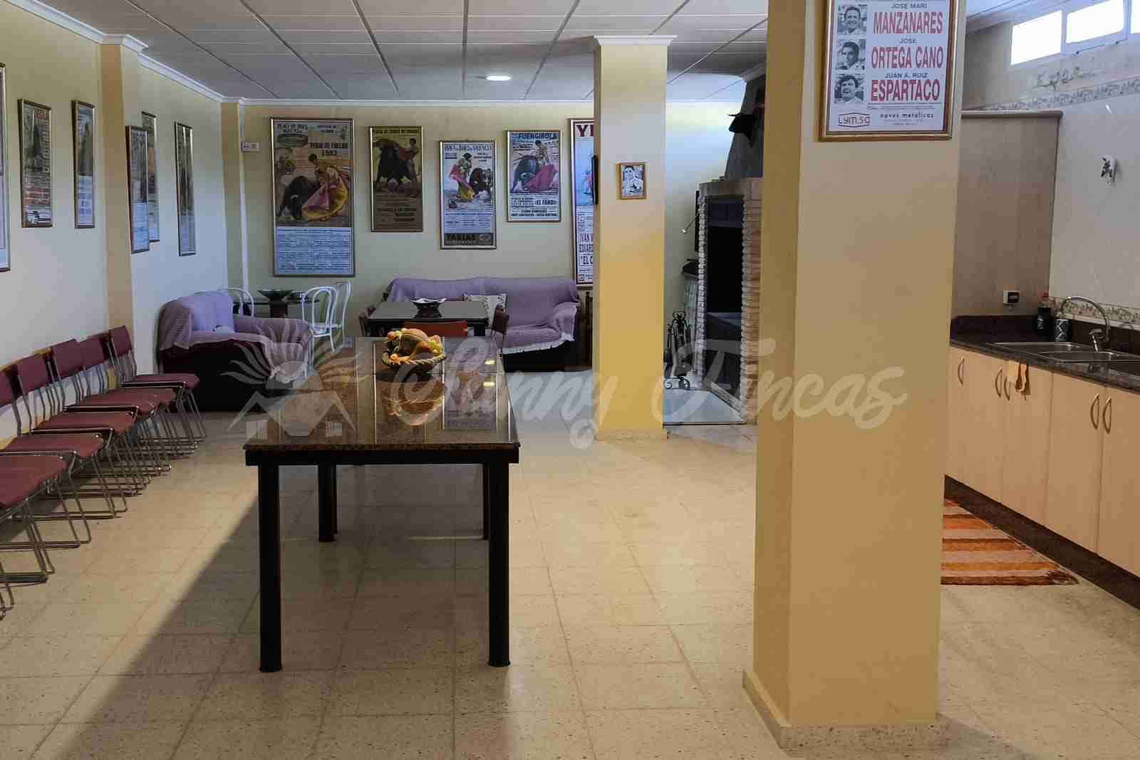 5 bedroom Terraced Villa for sale in Yecla with pool garage - € 649,000 (Ref: 9866229)