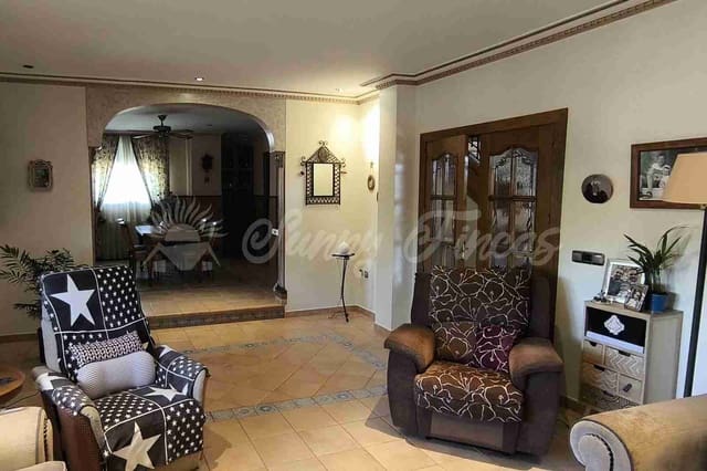 Adosado de 5 habitaciones en Yecla en venta con piscina garaje - 649.000 € (Ref: 9866229)