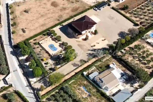 Adosado de 5 habitaciones en Yecla en venta con piscina garaje - 649.000 € (Ref: 9866229)
