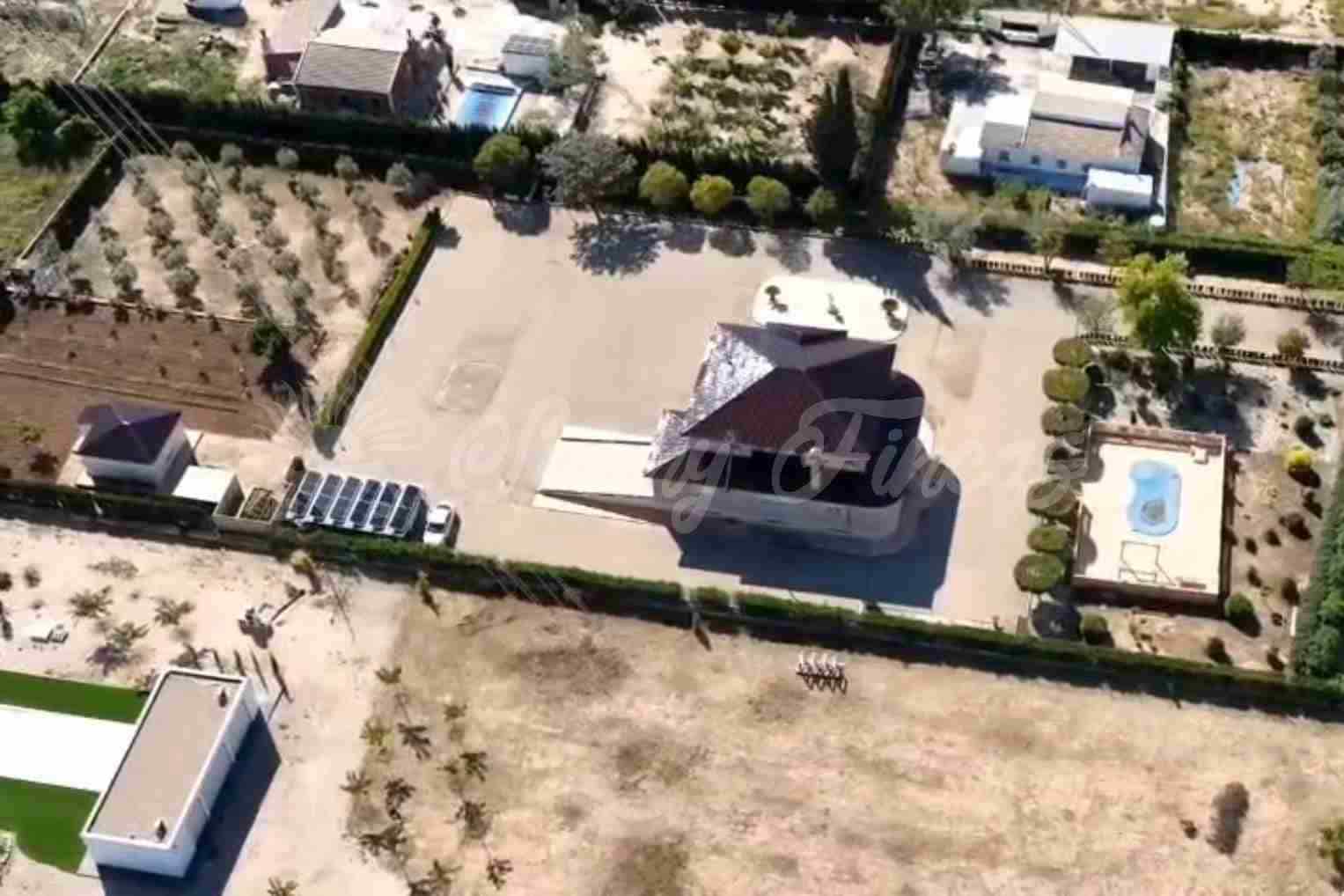 5 bedroom Terraced Villa for sale in Yecla with pool garage - € 649,000 (Ref: 9866229)