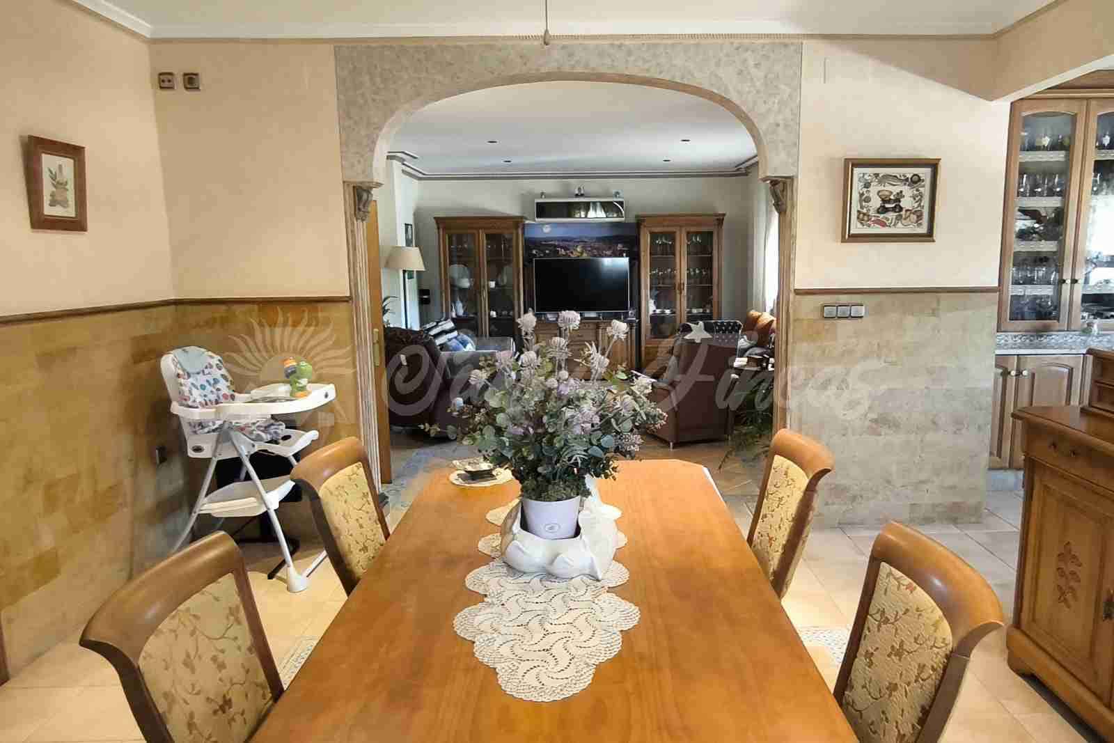 5 bedroom Terraced Villa for sale in Yecla with pool garage - € 649,000 (Ref: 9866229)