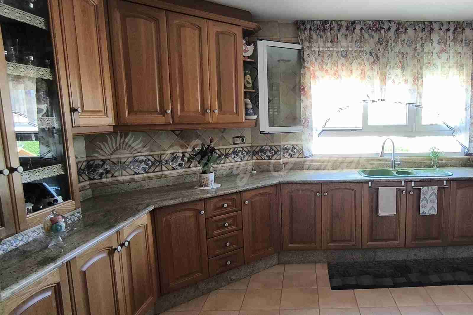 5 bedroom Terraced Villa for sale in Yecla with pool garage - € 649,000 (Ref: 9866229)