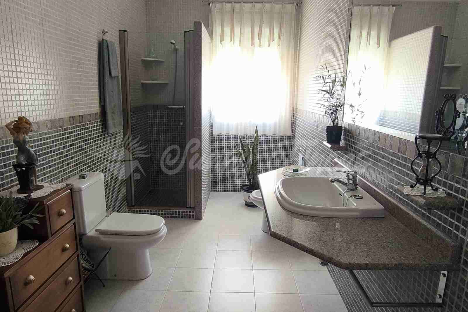 5 bedroom Terraced Villa for sale in Yecla with pool garage - € 649,000 (Ref: 9866229)