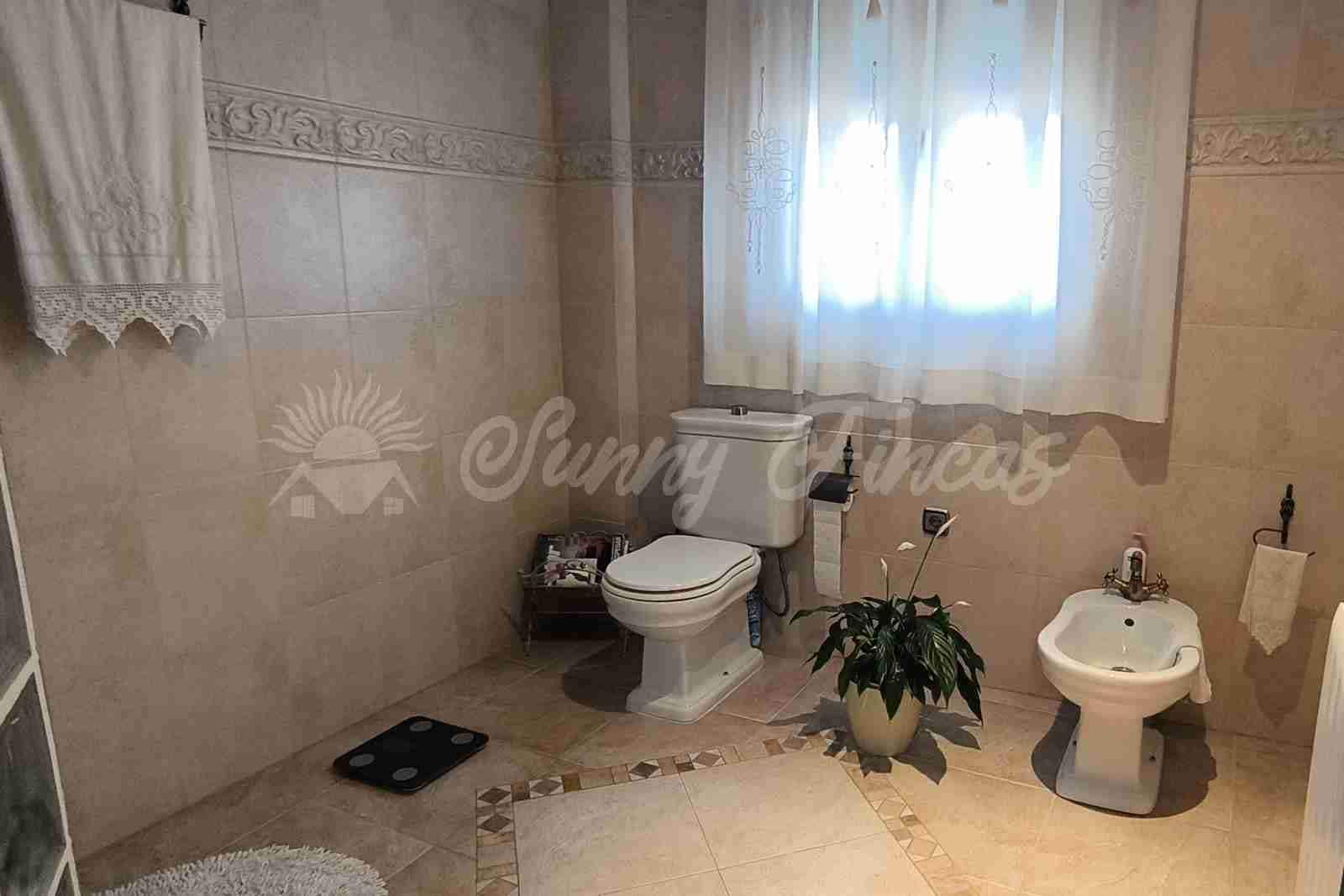 5 bedroom Terraced Villa for sale in Yecla with pool garage - € 649,000 (Ref: 9866229)