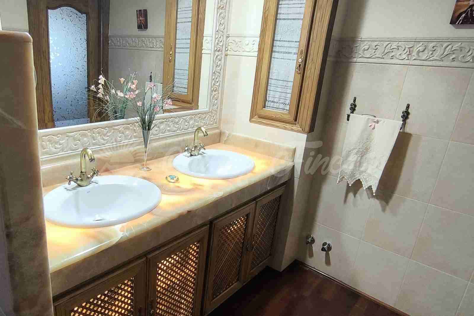 5 bedroom Terraced Villa for sale in Yecla with pool garage - € 649,000 (Ref: 9866229)