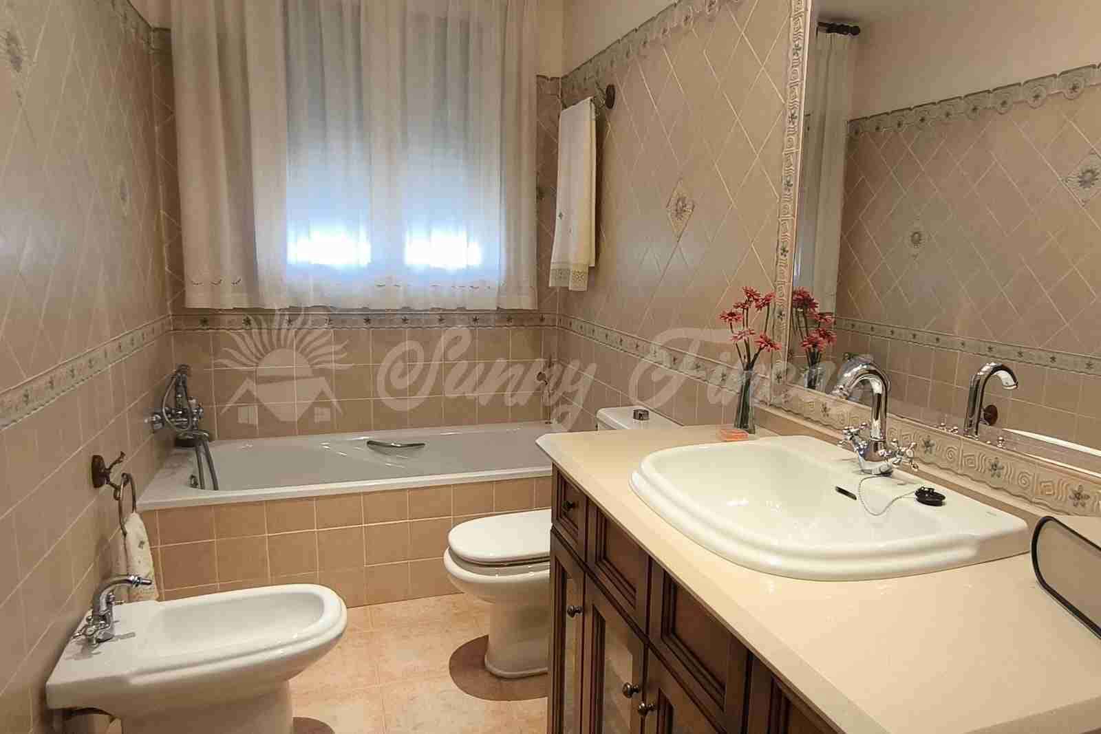 5 bedroom Terraced Villa for sale in Yecla with pool garage - € 649,000 (Ref: 9866229)