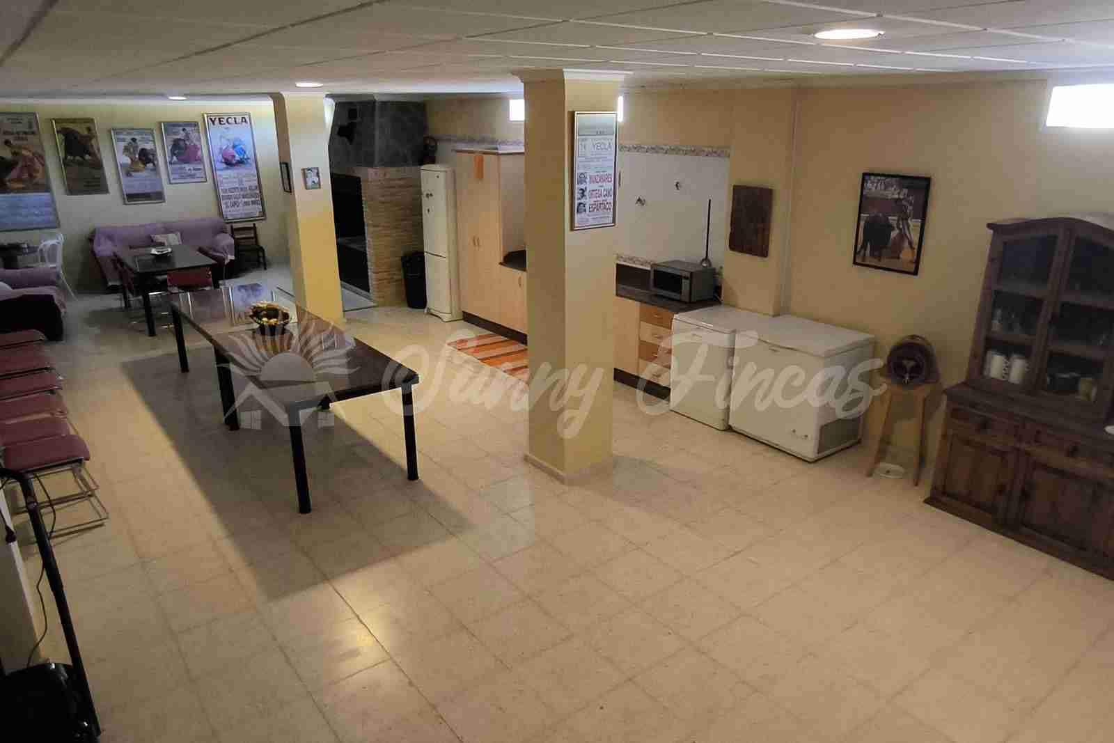 5 bedroom Terraced Villa for sale in Yecla with pool garage - € 649,000 (Ref: 9866229)