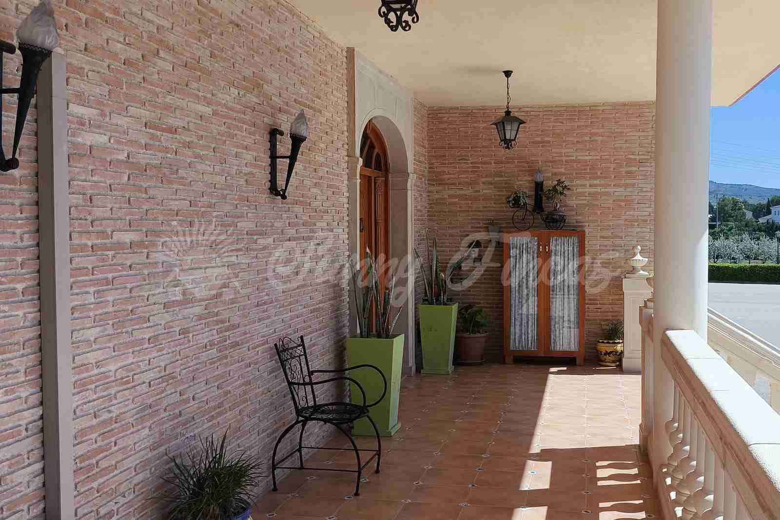 5 bedroom Terraced Villa for sale in Yecla with pool garage - € 649,000 (Ref: 9866229)