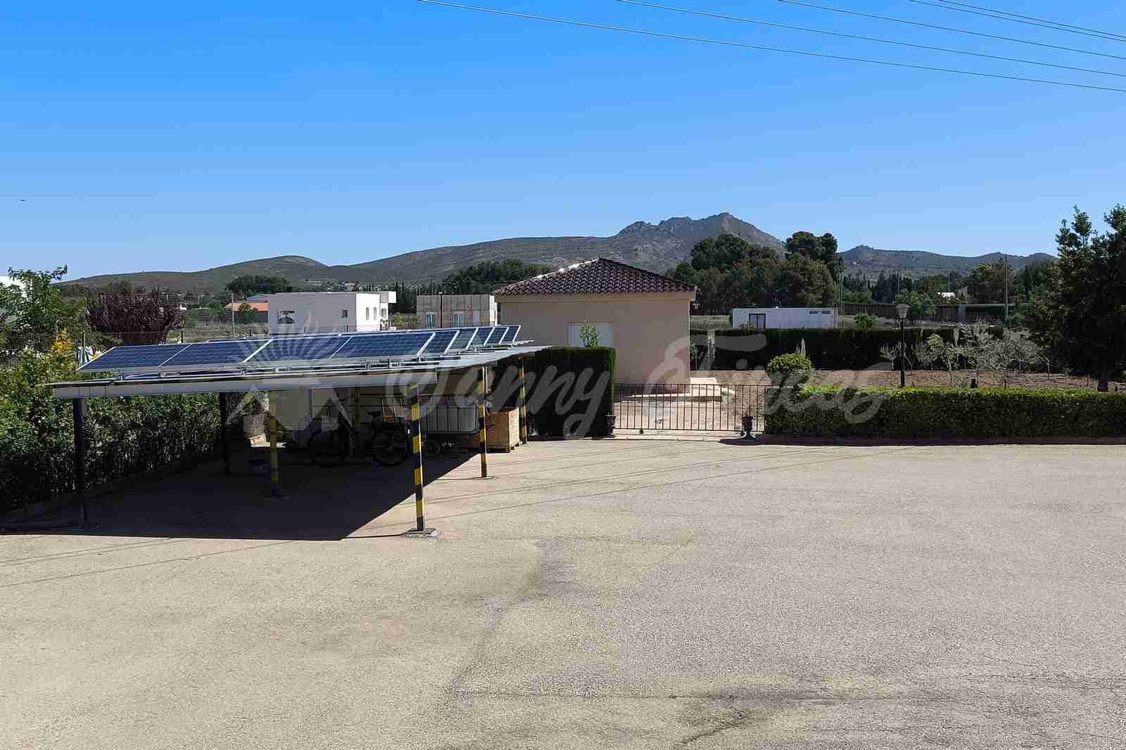 5 bedroom Terraced Villa for sale in Yecla with pool garage - € 649,000 (Ref: 9866229)